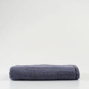 Modrý uterák vyrobený z bavlnených a bambusových tkanín