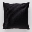 Čierna obliečka na vankúš.&nbsp;