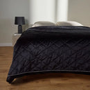 Čierny polyesterový zamatový prehoz na posteľ