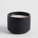 Čierna vonná sviečka.