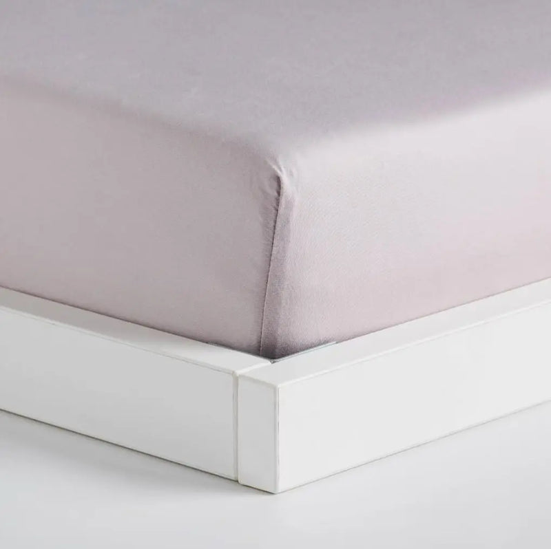 Ružová plachta s gumkou.