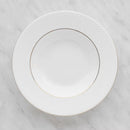 Biely porcelánový dezertný tanier.