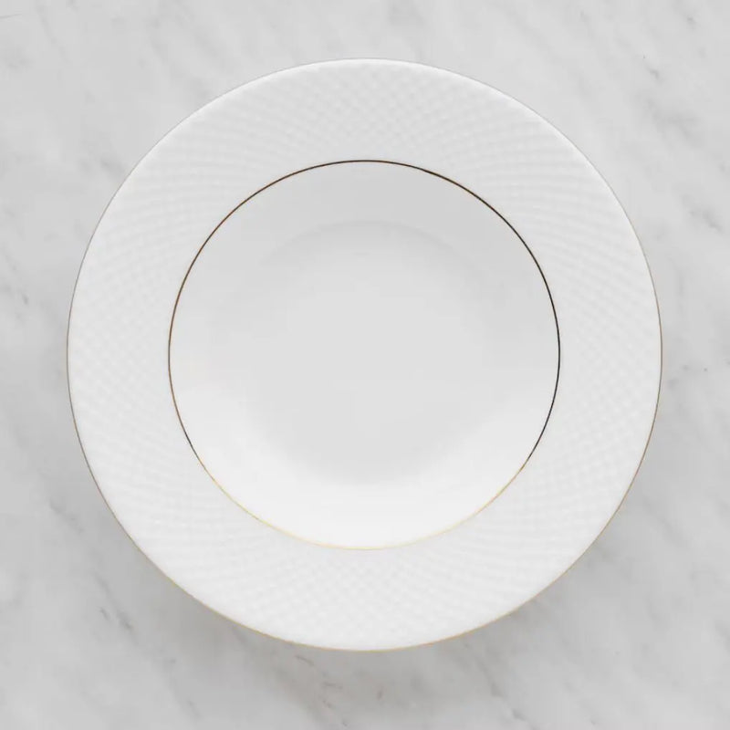 Biely porcelánový dezertný tanier.