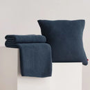 Modrá obliečka na vankúš.