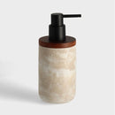 Béžový dávkovač.