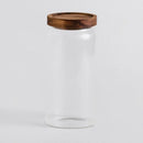 Transparentná sklenená dóza.