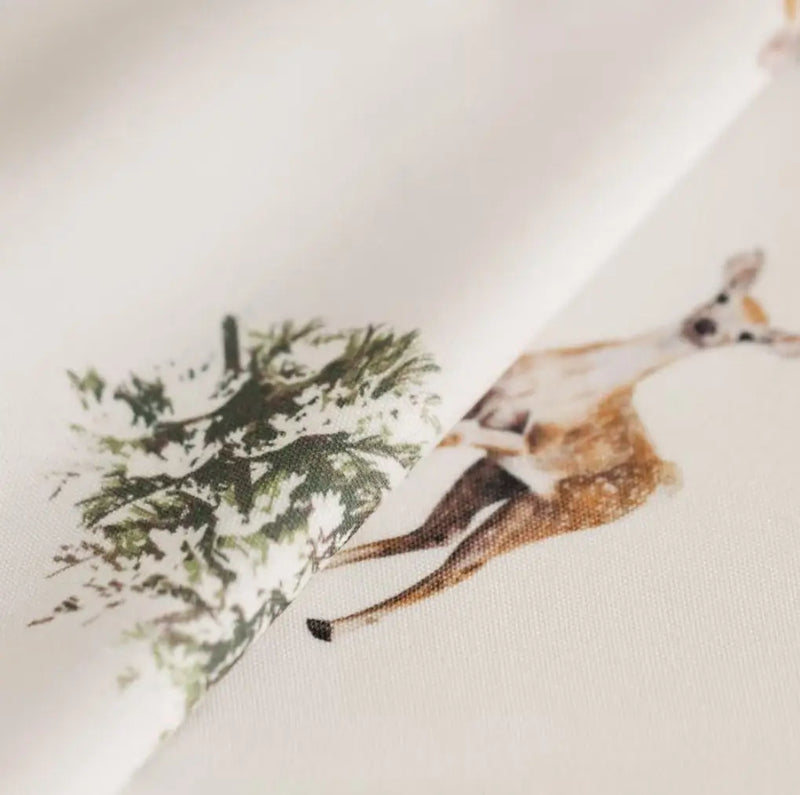 Béžový vianočný obrus.