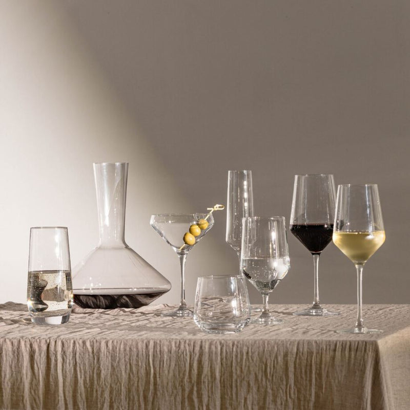 Transparentný pohár na martini.