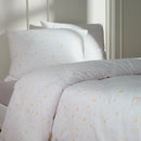 Biele obliečky so žltými hviezdičkami zo saténovej bavlny.