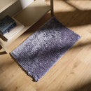 Sivá polyesterová predložka. 