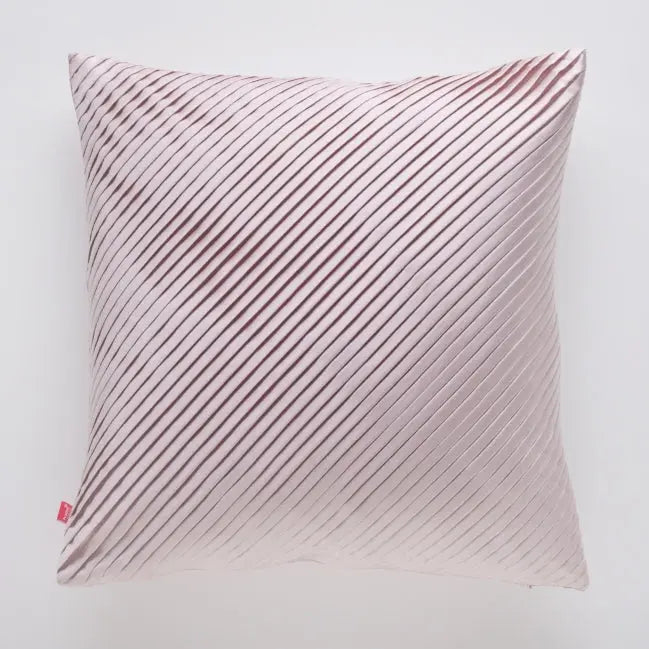 Ružová obliečka na vankúš. 