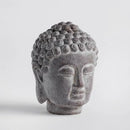 Sivá kameninová dekorácia.