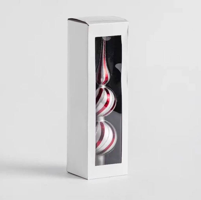 Strieborno červená vianočná ozdoba. 