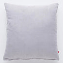 Strieborná obliečka na vankúš. 