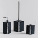 Čierny kúpeľňový pohár. 