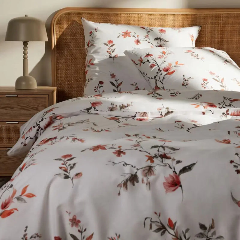 Ružové bavlnené obliečky s kvetovým motívom.