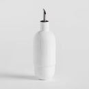 Biela porcelánová nádoba na olej alebo ocot.