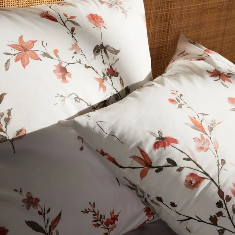 Ružové bavlnené obliečky s kvetovým motívom.