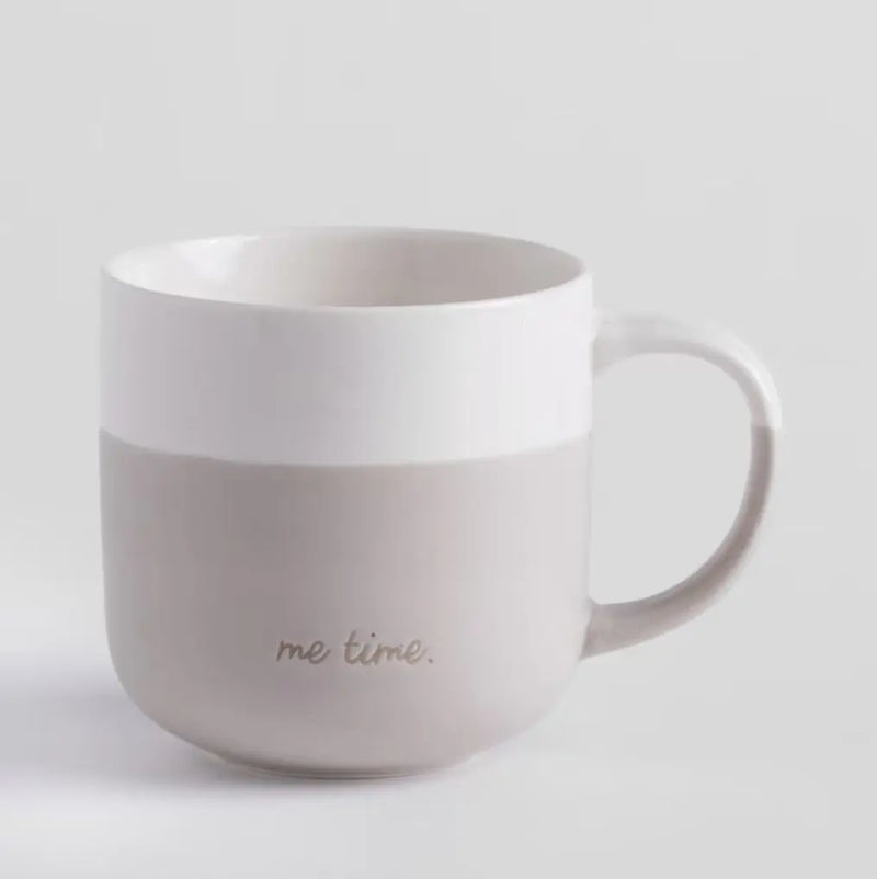 Béžový porcelánový hrnček. 