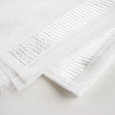 Biely bavlnený uterák.