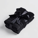 Čierna sada uterákov.