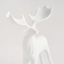 Biela figúrka v podobe jeleňa.