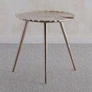 Strieborný stolík v tvare listu. 