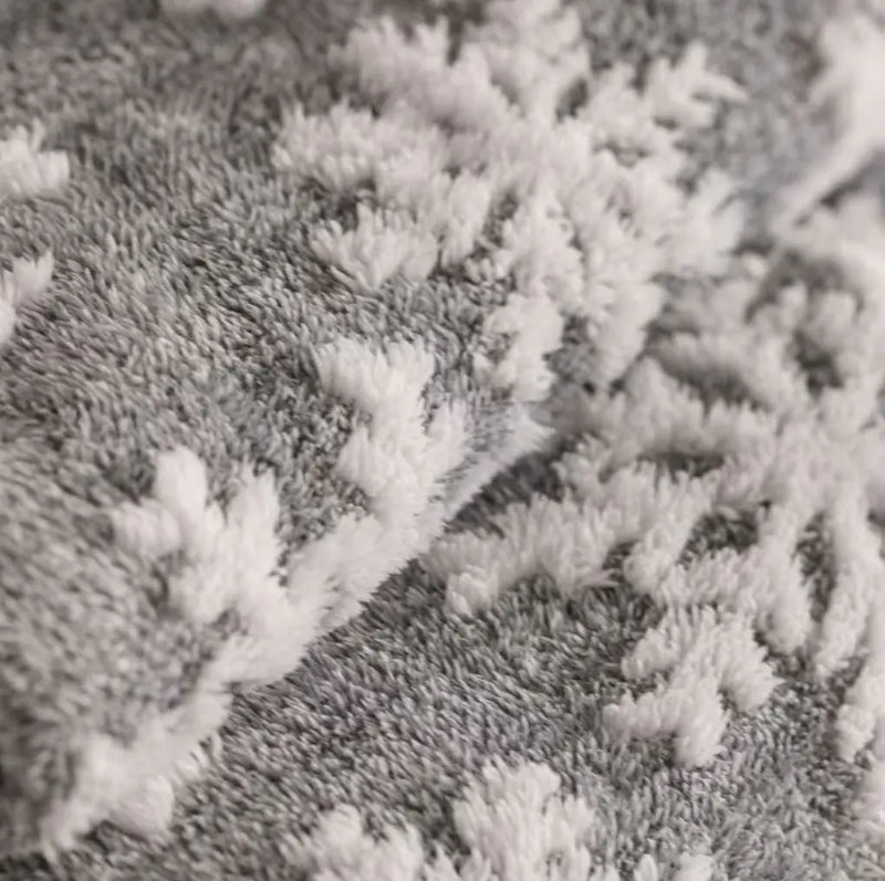 Sivá vianočná deka