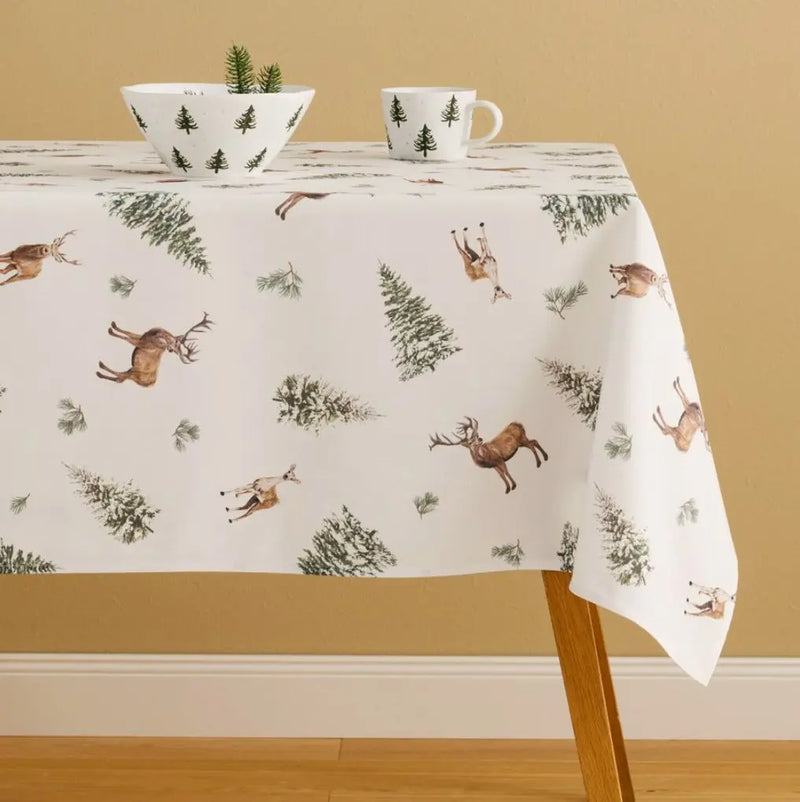 Béžový vianočný obrus.