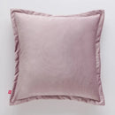 Ružová obliečka na vankúš. 