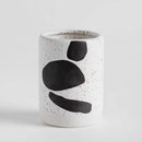 Biely kúpeľňový pohár.