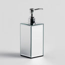 Strieborný dávkovač.