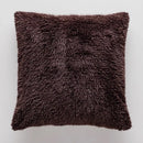 Hnedá obliečka na vankúš.