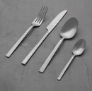 Strieborný príbor.