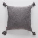 Sivá obliečka na vankúš.