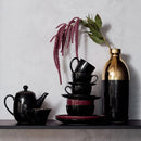 Zlatá keramická váza.