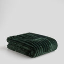 Zelená polyesterová deka. 