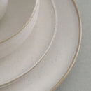 Béžový dezertný tanier.