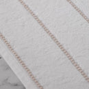 Biely bavlnený uterák.