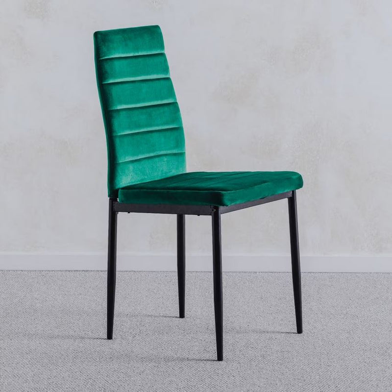 Zelená čalúnená stolička,