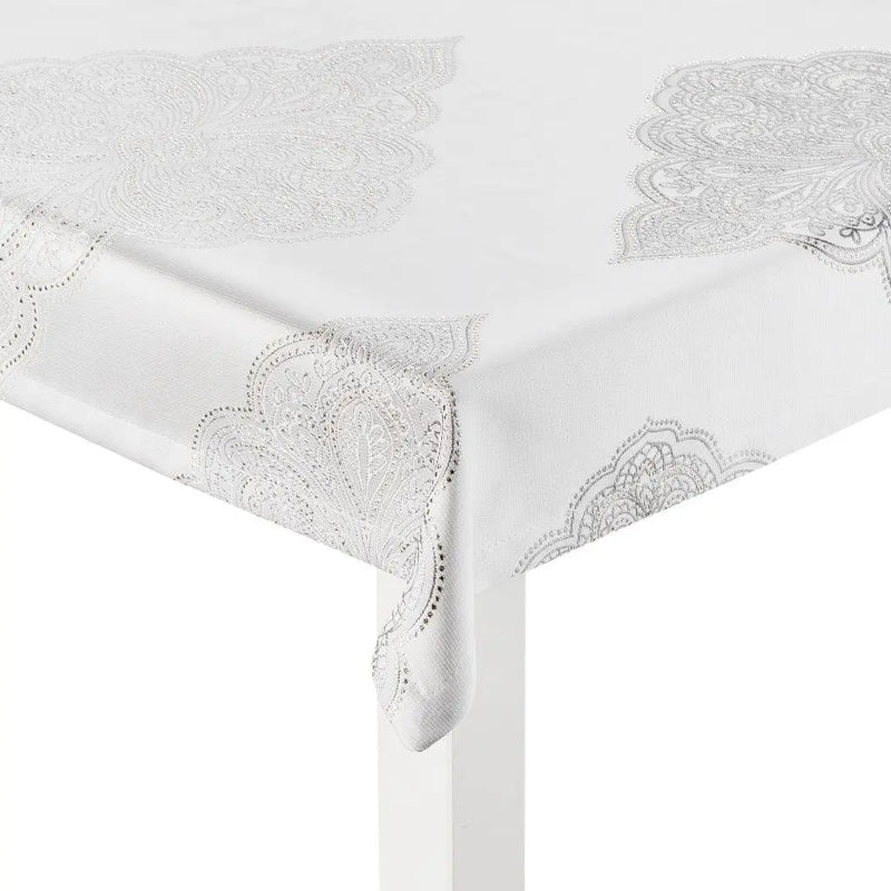 Sivý obrus z polyesteru a metalizovaného vlákna. 