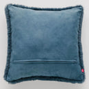 Modrá polyesterová obliečka na vankúš.