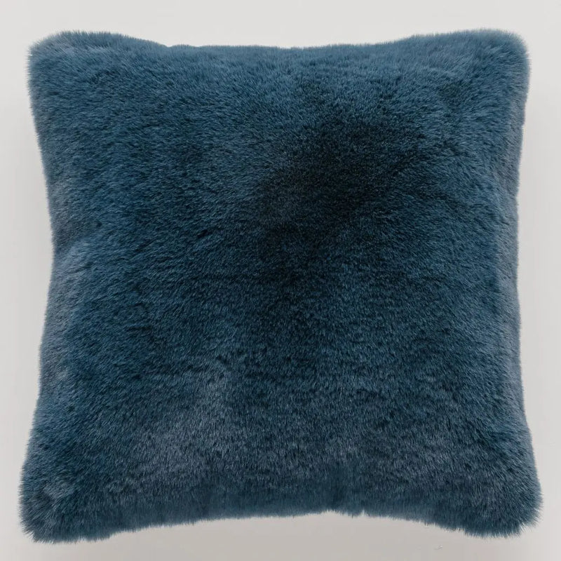 Modrá polyesterová obliečka na vankúš.