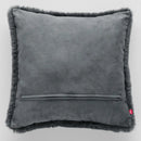 Sivá polyesterová obliečka na vankúš. 