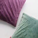 Fialová polyesterová obliečka na vankúš.