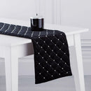 Čierna polyesterová štóla.&nbsp;