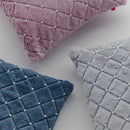 Modrá polyesterová obliečka na vankúš.