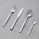 Strieborný nôž z nehrdzavejúcej ocele.