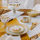 Zlatý nôž z nehrdzavejúcej ocele.