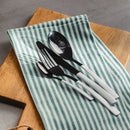 Čierno biely nôž z nehrdzavejúcej ocele.